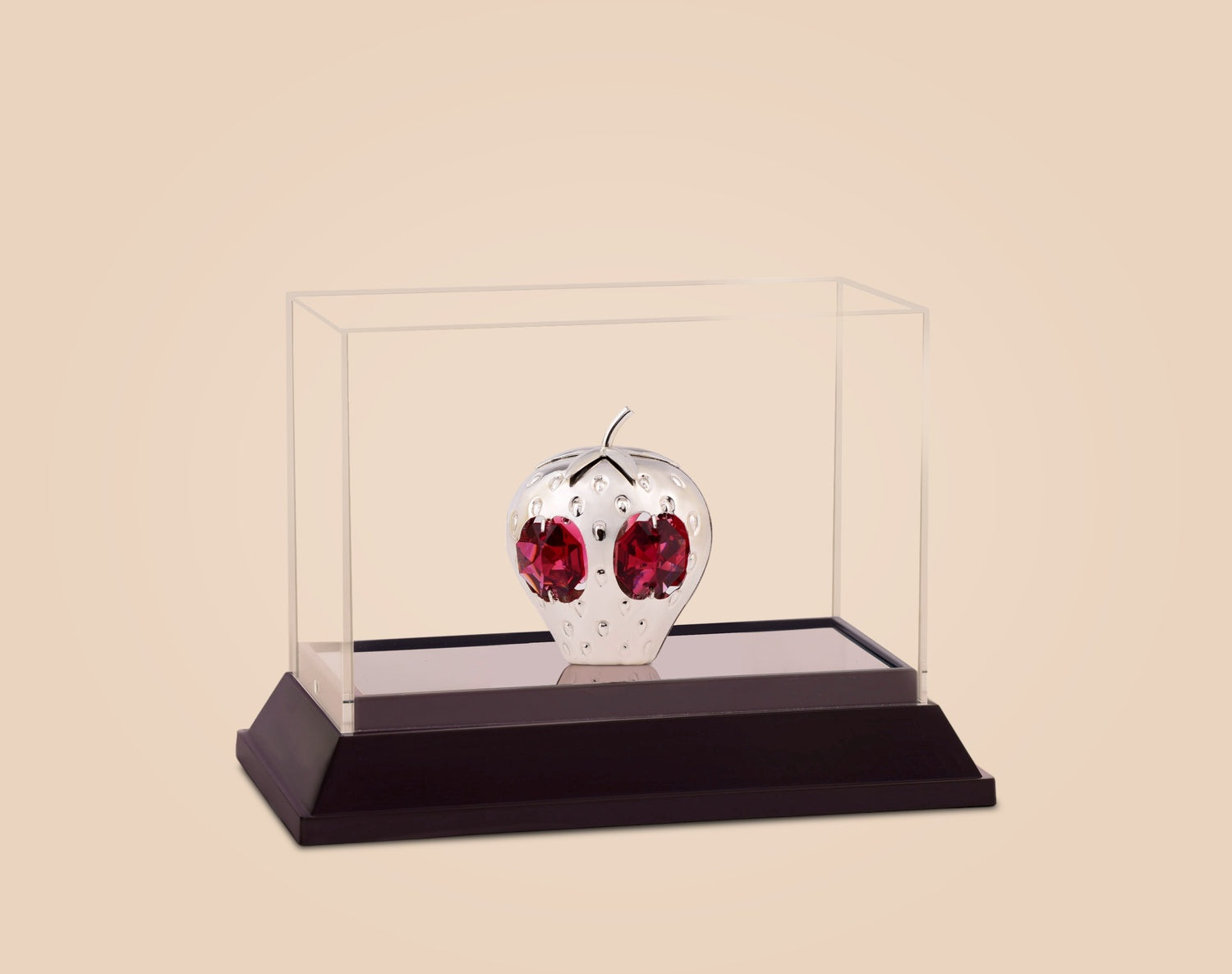STRAWBERRY (RH) IN CABINET